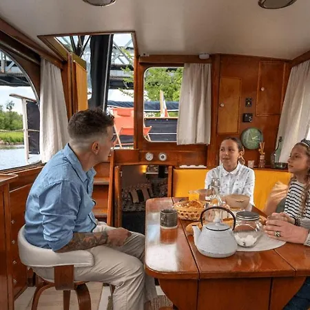 ספינת מלון Sealov Hebergements Insolites- Linge, Menage Et Velos Inclus *