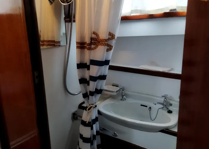 Bateau-hôtel Sealov Hébergements Insolites- Linge, Ménage Et Vélos Inclus *